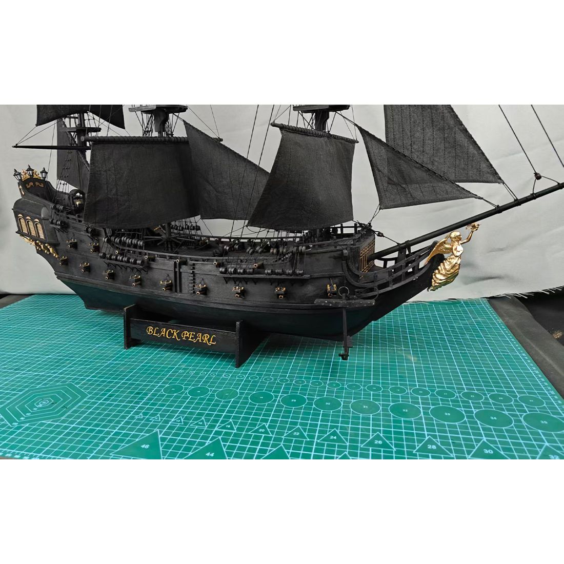 Black Metal 3D Pirate Ship Model Kit 300+ PCS DIY Sailing Ship Creative Mechanical Display Build Kit