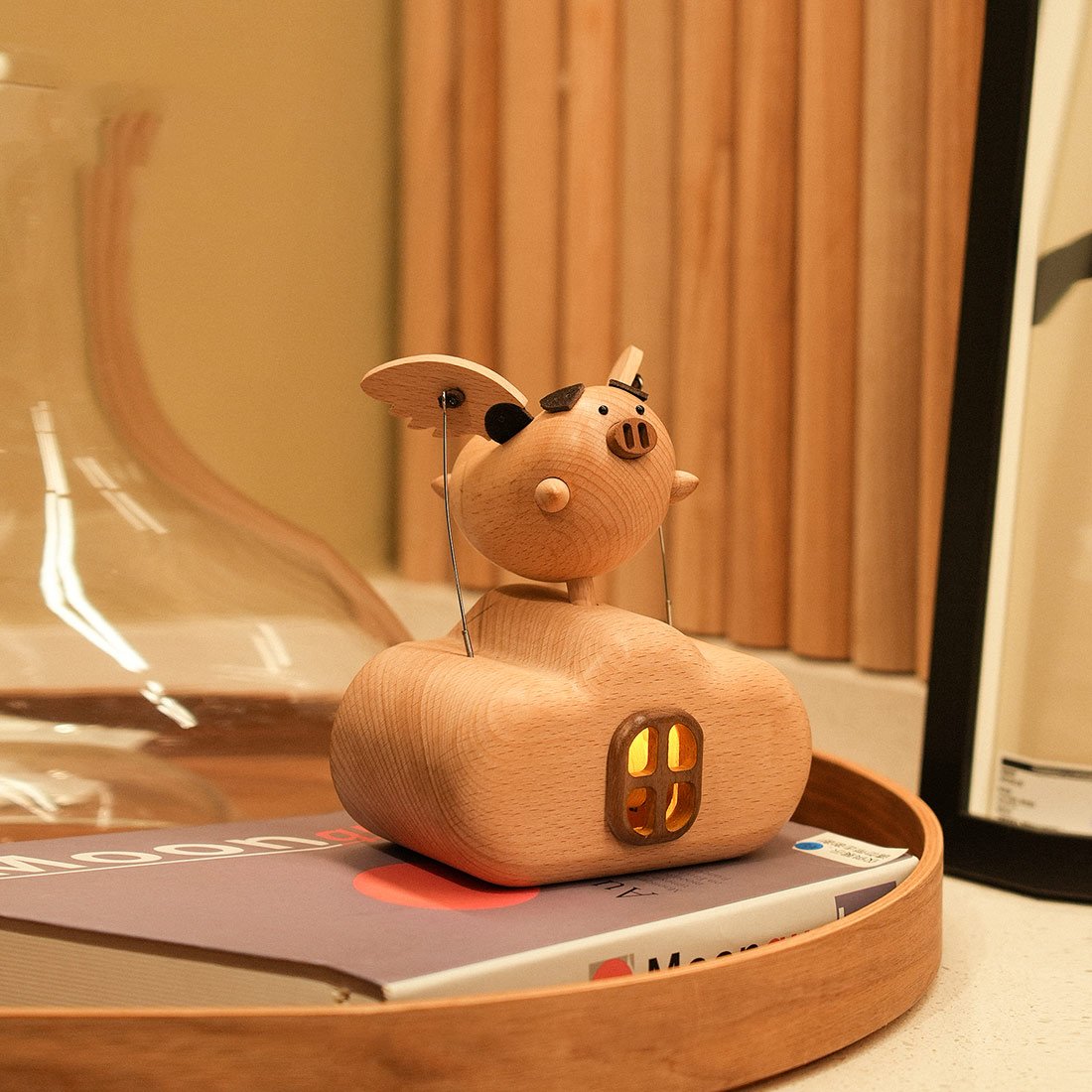 Illuminated Wooden Flying Pig Kinetic Sculpture Handmade Dynamic Animal Model Desktop Relaxation Decor Non Music Box