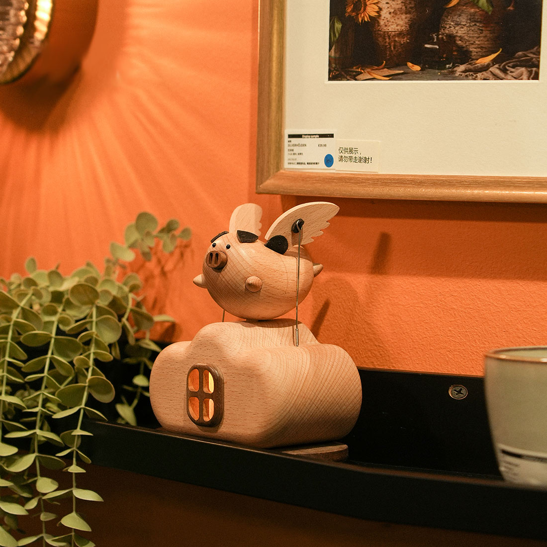 Illuminated Wooden Flying Pig Kinetic Sculpture Handmade Dynamic Animal Model Desktop Relaxation Decor Non Music Box