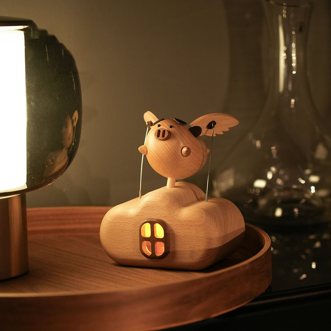Illuminated Wooden Flying Pig Kinetic Sculpture Handmade Dynamic Animal Model Desktop Relaxation Decor Non Music Box