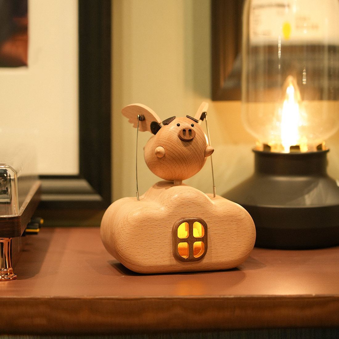 Illuminated Wooden Flying Pig Kinetic Sculpture Handmade Dynamic Animal Model Desktop Relaxation Decor Non Music Box