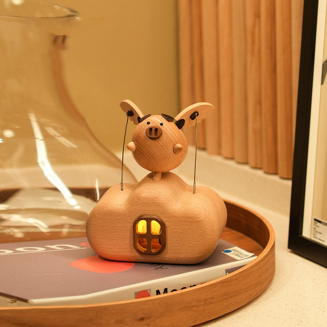 Illuminated Wooden Flying Pig Kinetic Sculpture Handmade Dynamic Animal Model Desktop Relaxation Decor Non Music Box