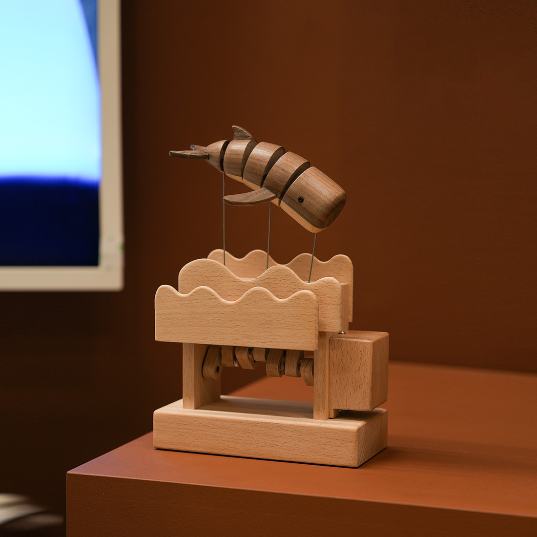 Wooden Whale Kinetic Sculpture Handmade Dynamic Marine Animal Model Desktop Relaxation Decor Non Music Box