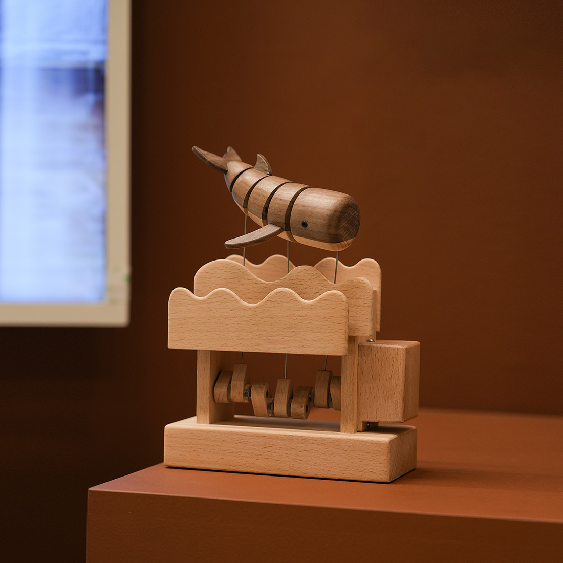 Wooden Whale Kinetic Sculpture Handmade Dynamic Marine Animal Model Desktop Relaxation Decor Non Music Box