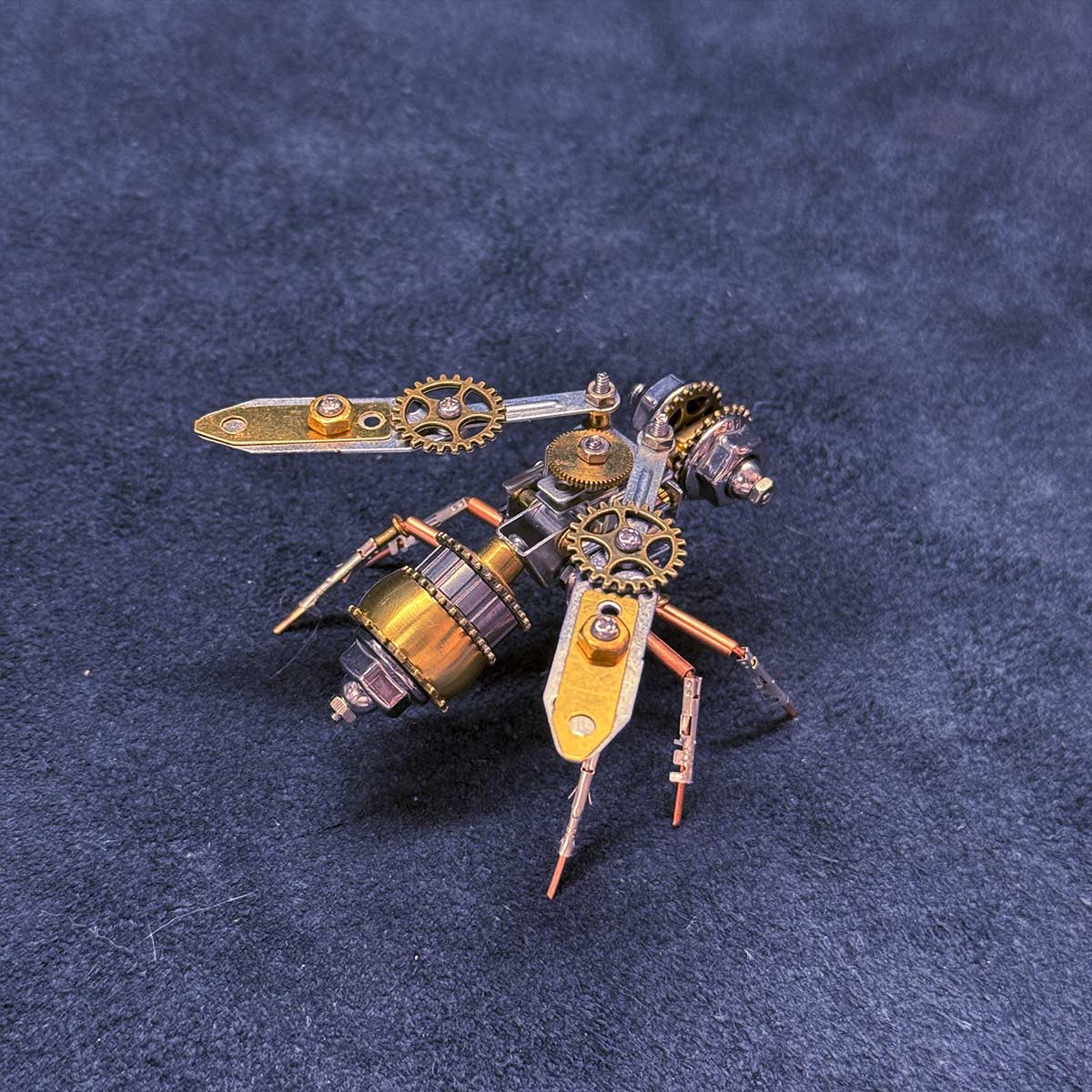 Bee Model Kit 3D Metal Golden Bee Insect Assembly Model Building Kit