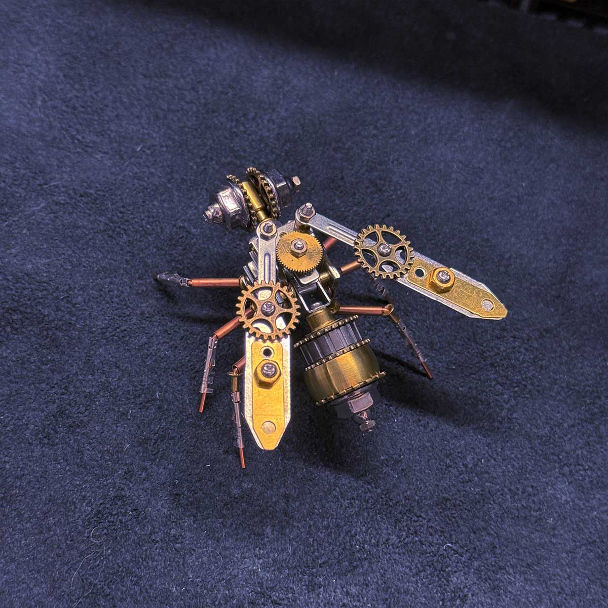 Bee Model Kit 3D Metal Golden Bee Insect Assembly Model Building Kit