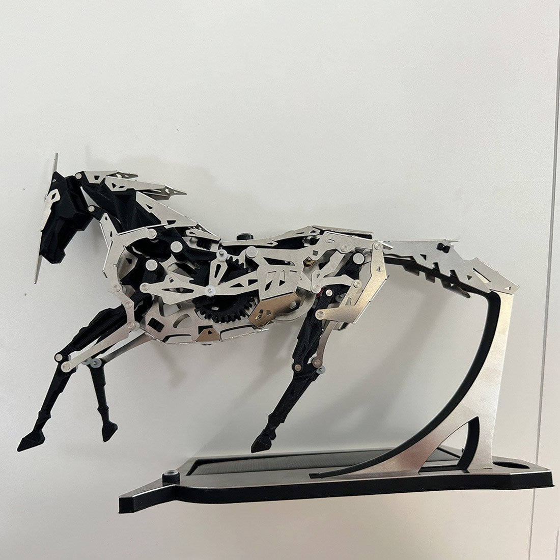moyustore-SolarPowered3DMetalHorsePuzzle165PCSDIYMechanicalHorseModelSteampunkDeskDecor_1