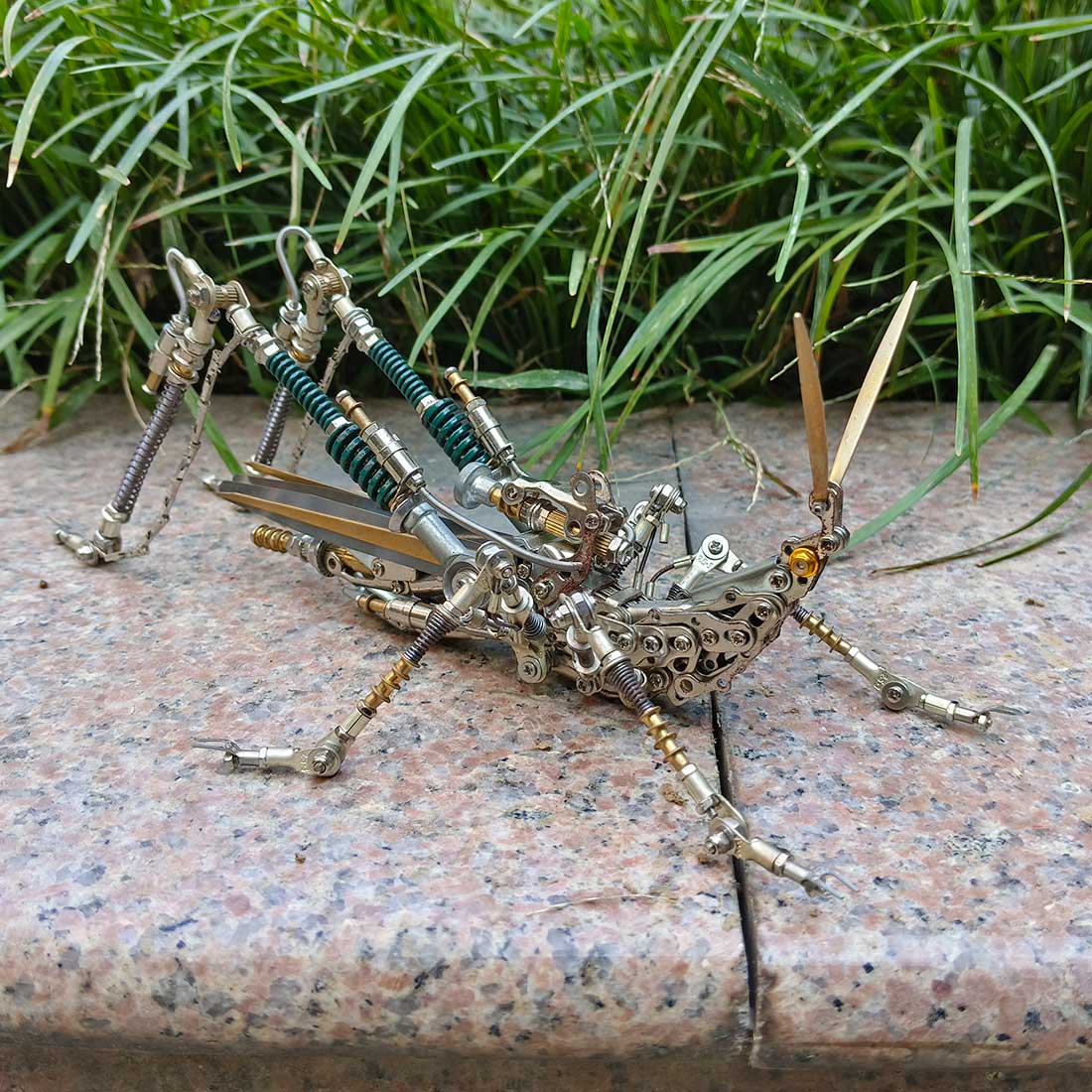 Grasshopper 3D Metal Puzzle Insect Model Building Kit (600+PCS)