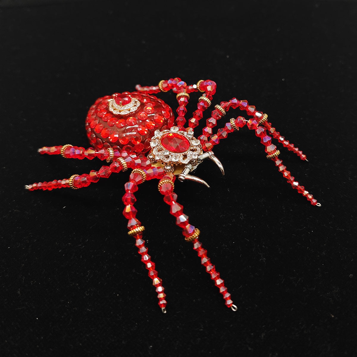 Steampunk Beaded Crystal Red Spider Model Building Kits with Music Box (260PCS)