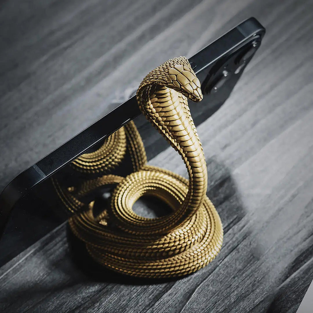 COPPERTIST.WU Handyhalter Cobra Aus Messing – Kreative Tischdekoration, Telefonständer Für Smartphone & Tablet