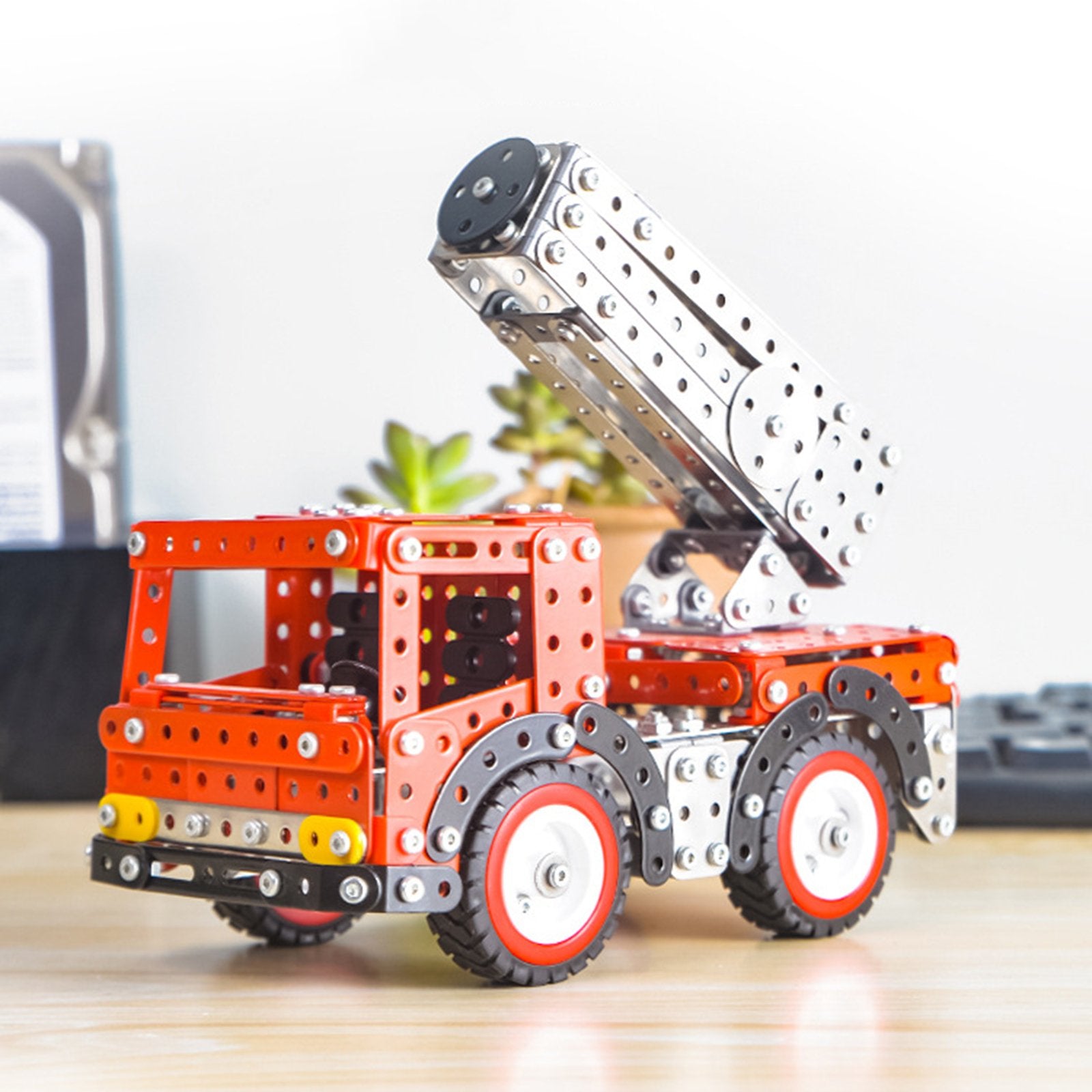 612Pcs 3D Metal Fire Truck with Extending Ladder Assembly Puzzle Toy