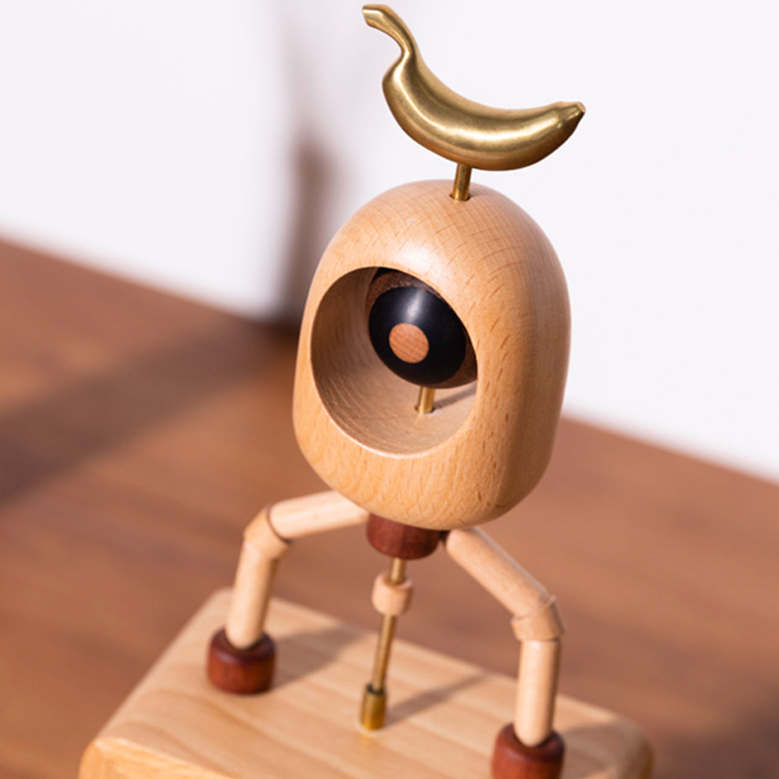 Automata Creative Cartoon Banana One Eye Monster Music Box Wooden Hand Cranked Musical Box