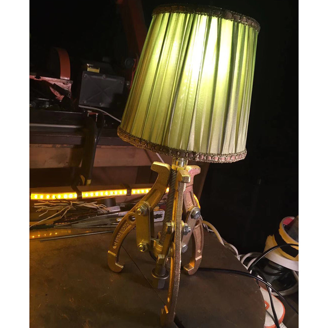 Steampunk Industrial Style Tripod Table Lamp Mechanical Metal Desk Lamp